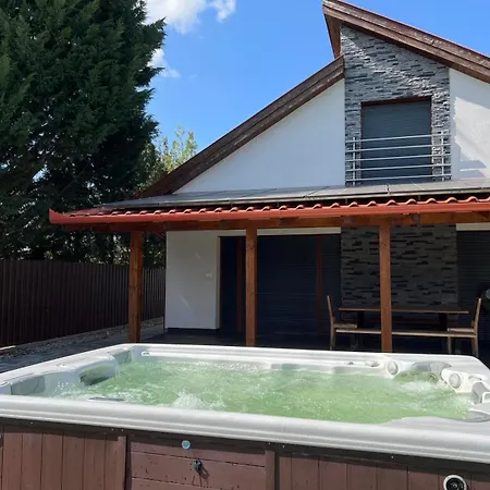 Bonovo Wellness Nyaralo Holiday home Gyomaendrod